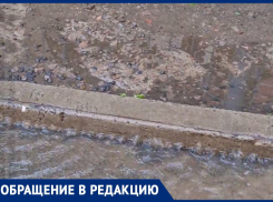 Жидкость, бьющая из-под асфальта, устроила потоп в Воронеже