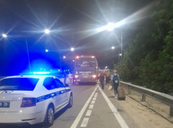 «Резко ухудшилось самочувствие»: 52 пассажира сломавшегося автобуса стали заложниками аномальной жары под Воронежем 