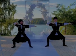 Зажигательный тренд под Газманова повторили воронежские танцоры