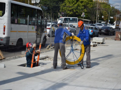 Опубликованы фото того, как «прячут» под землю провода на воронежском проспекте Революции