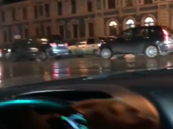Эпатажный способ избежать пробок записал автомобилист из Воронежа