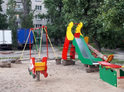 Воронежцы возмутились бездействием УК по «развороченной детской площадке»