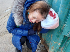 В центре Воронежа глыба льда разбила женщине голову