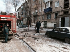 Неосторожное курение вызвало пожар в четырехэтажном доме в Воронеже