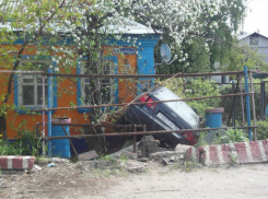 Машина врезалась в жилой дом в Воронеже