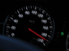 В Воронежской области автомобиль врезался в стену