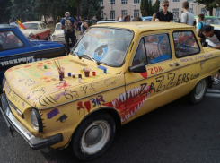 На воронежской выставке ретро-автомобилей замасикировали порностудию