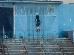 Школьник из Воронежа «застрял в текстурах» многоэтажного дома