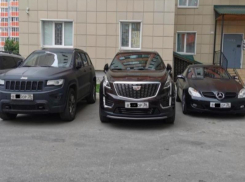 Элитные авто пощеголяли «криминальными» номерами в Воронеже