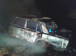 В Воронеже двое молодых людей угнали автомобиль «ВАЗ-2103», а потом подожгли его