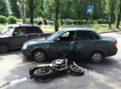 ДТП в Воронеже: «Лада Приора» столкнулась с мотоциклом