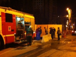 В Воронеже девушка на «Матизе» провалилась в вырытую яму