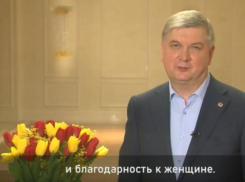 Александра Гусева подловили на «похоронном» букете в поздравлении с 8 марта