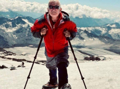 Поразительно: воронежец в 74 года покорил Эльбрус 