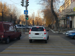 Воронежская Lada возомнила себя пешеходом на «зебре»