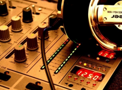 В Воронеже в одном из кафе Советского района хозяин нарушал авторские права