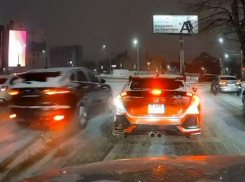 «Король дороги» на машине без номеров попал на видео в Воронеже