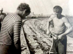 Полуголый и мускулистый: появились архивные фото экс-губернатора Алексея Гордеева