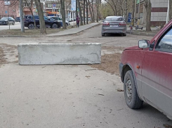 Приходится таранить: “блок для колясок” установили в воронежском дворе