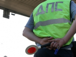 В Воронежской области в ДТП 2 автомобиля опрокинулись в кювет