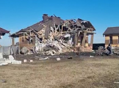 Упавший снаряд разрушил частный дом в соседней Белгородской области