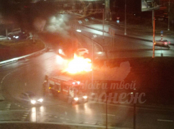 Девушку вытащили из горящей машины в Воронеже