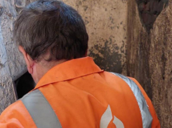 Росводоканал взялся за ничейные сети из прошлого века и помог утопающему дому 