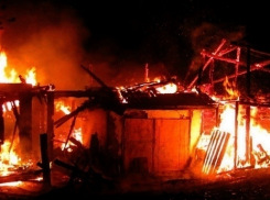 В Воронеже сгорели десять сараев