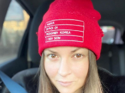 Бабушка подшутила над шапкой экс-советницы министра в Воронеже 