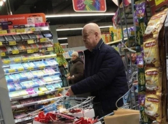 Он настоящий: Дукалиса заметили в необычном месте перед спектаклем в Воронеже