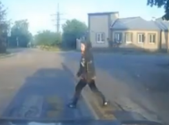Мелочь, а приятно: милый поступок воронежского школьника попал на видео в Воронеже