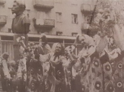 «Играй, гармонь» была непременным спутником торжеств в 90-е годы в Воронеже