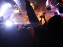 Эффектный рейв в электричке: воронежцы превратили вагон в танцплощадку с диджеем