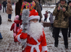 Шествие Дедов Морозов в Воронеже возглавил 7-летний мальчик