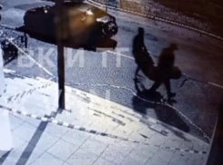 Труп или нет: странные действия попали на видео в Воронеже