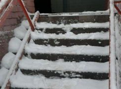 На засыпанные снегом дворы жалуются воронежцы