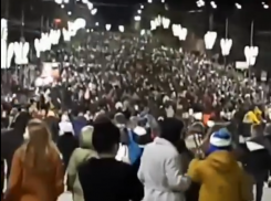 Назло ковиду: воронежцы устроили столпотворение на Чернавском мосту