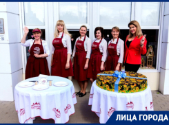 Художники раскрыли секреты росписи пряников в Воронеже
