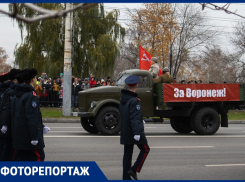«За Воронеж!»: публикуем фото с реконструкции парада 1941 года