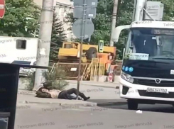 Глухонемого старика выбросил на тротуар водитель автобуса в Воронеже