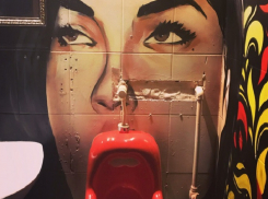 Рот Саши Грей используют под писсуар в Воронеже