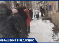 Очередь в 25 шагов выплеснулась за пределы воронежского отделения «Почты России»  