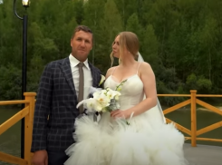 Светящийся торт, кабан и живые бабочки: пара из Воронежа приняла участие в популярном шоу «Четыре свадьбы»