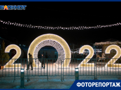 Больше гирлянд, хороших и разных: красавец Воронеж встречает 2022-й год