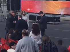 Мэр Кстенин жарко пообнимался с воронежцами на Дне города