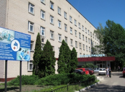 В областной больнице №1 объявили особое положение и привезли врачей голосовать