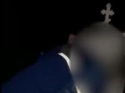 Полиция нашла парня, снявшегося в скандальном видео на кладбище под Воронежем