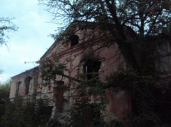 В Воронеже загорелся заброшенный дом купца Гарденина (ФОТО)