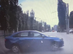 Камикадзе на Lada Vesta поиграл на нервах автомобилиста в Воронеже