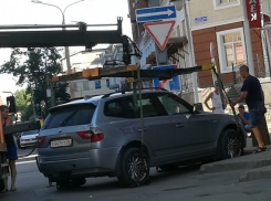 Эвакуация внедорожника в центре города взорвала социальную сеть